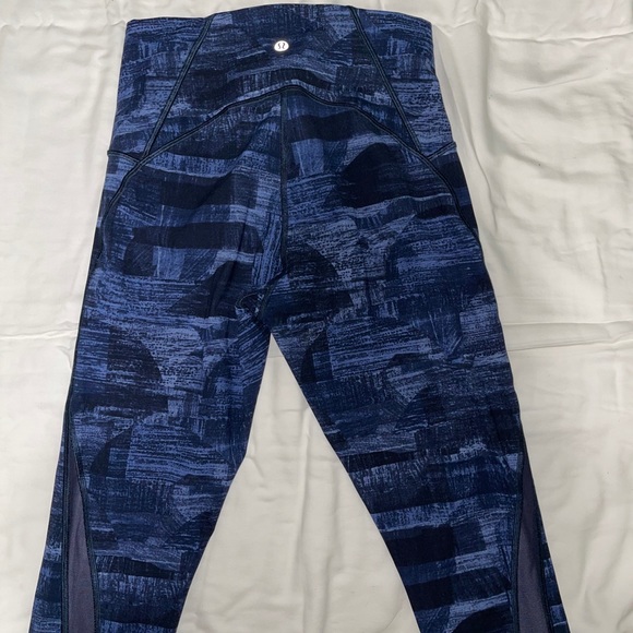 Lululemon Train Times - Picture 6 of 8